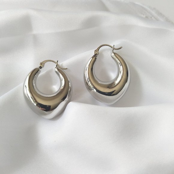 Lagom Studio Jewelry - Sculptural Heart Shape Oval Hoop Earrings